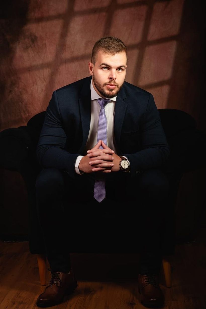 Rodrigo Lima Marins, Advogado da União, sentado de terno escuro